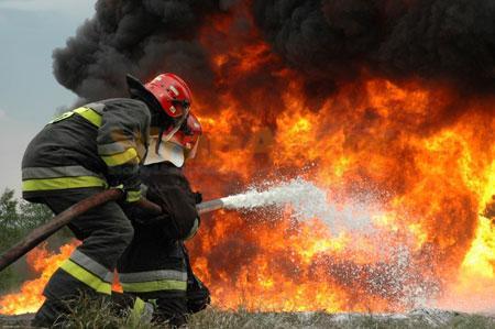 همه خطراتی که یک آتش‌نشان را تهدید می‌کند!