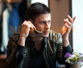 اینجاست که .klatz وارد می‌شود. این دستگاه یک تلفن مستقل به شمار نمی‌رود، اما به جای صحبت با مچ دستتان، با.klatz می‌توانید دستگاه