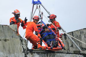 ۸ـ آراسته بودن ظاهر و بر خورد مناسب