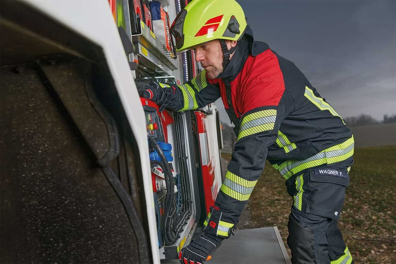 این لباس آتشنشانی از ورود هرگونه ویروس و باکتری به بدن جلوگیری می کند!