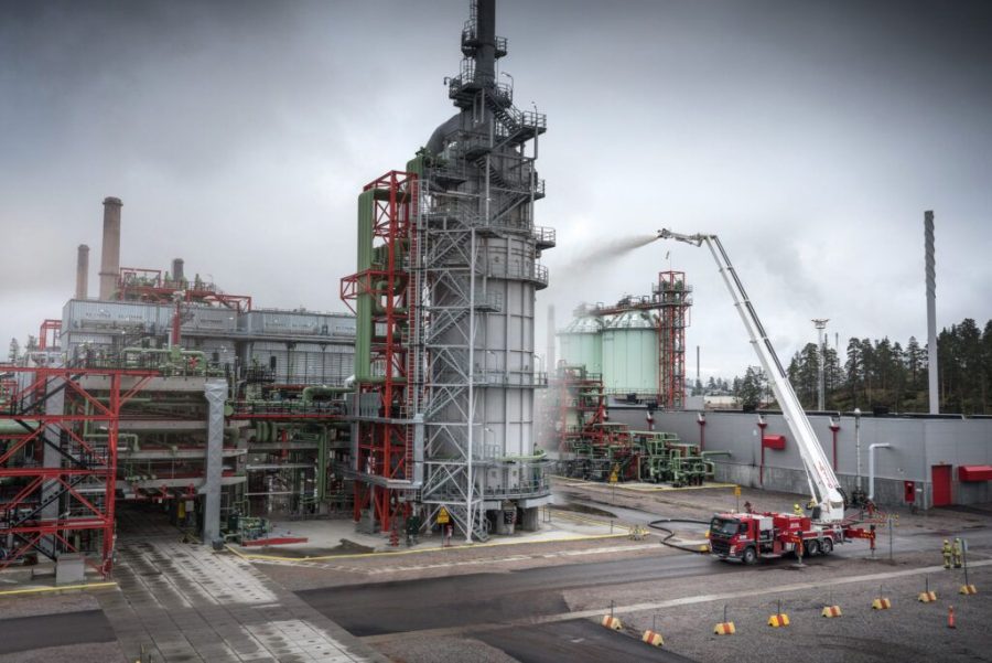 سکوی‌ هوایی آتش نشانی ناجی عملیات اطفای حریق صنعتی