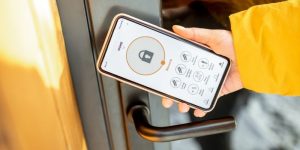 کنترل دسترسی موبایلی پیشتاز ساختمان هوشمند سال 2025 کدامند؟